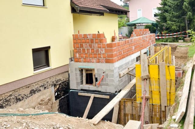 Jak wykonać fundamenty: uniknij najczęstszych błędów i kosztów