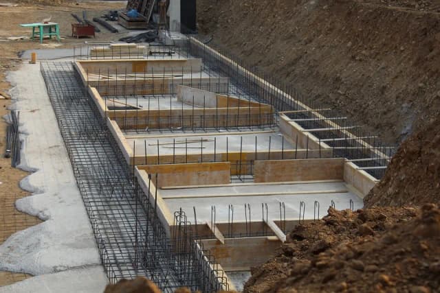 Ile schną fundamenty? Kluczowe czynniki wpływające na czas schnięcia Ile schną fundamenty? Kluczowe czynniki wpływające na czas schnięcia